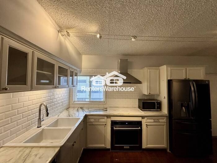 349 E Thomas Rd #E407 - Photo 5 of 34