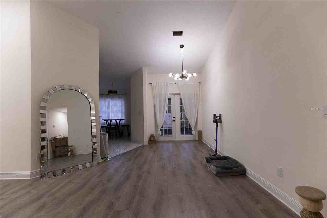 4610 N Country Hills Ct - Photo 2 of 20