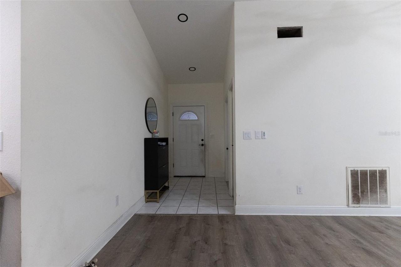 4610 N Country Hills Ct - Photo 4 of 20