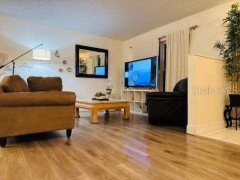 18385 Hottelet Cir - Photo 4 of 31