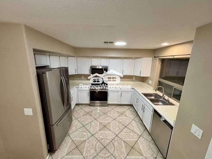 2811 S 160th Ln - Photo 5 of 46