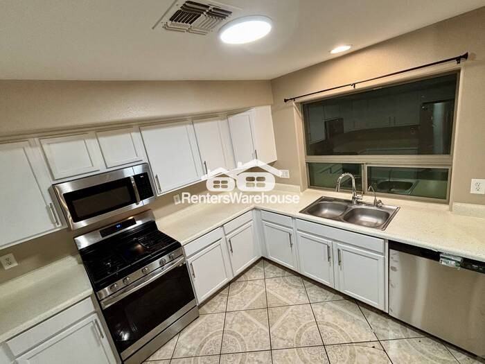 2811 S 160th Ln - Photo 7 of 46