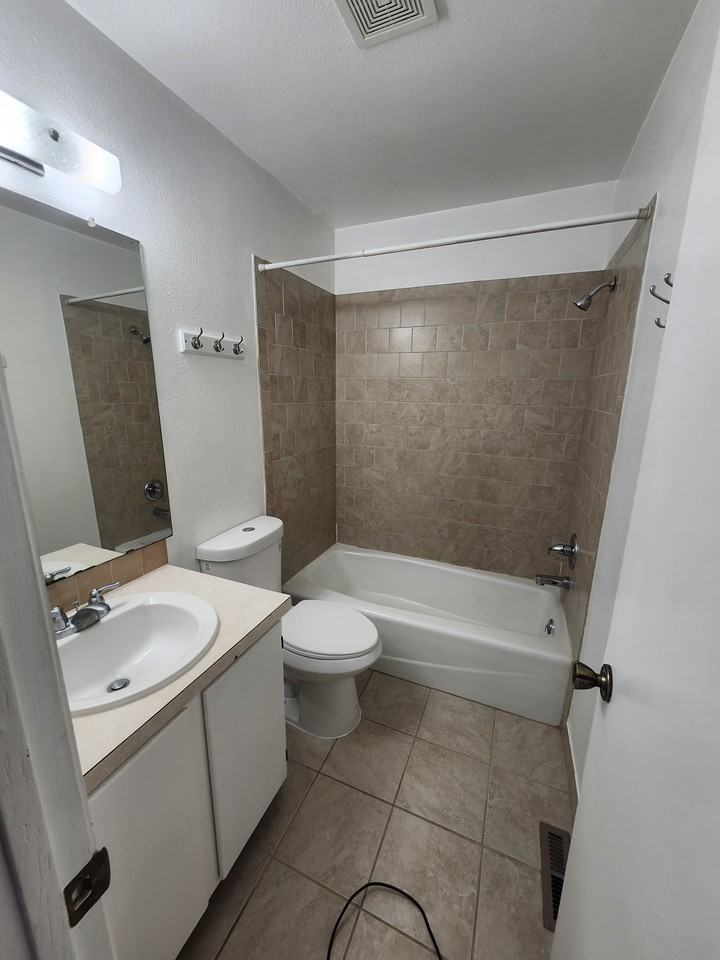 1505 East 8th StreetUnit 1507 #1507 - Photo 4 of 10