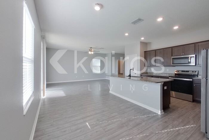 30098 Fedora Cir - Photo 7 of 35