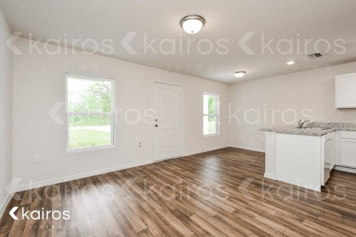 27382 Pasadena Dr - Photo 4 of 15