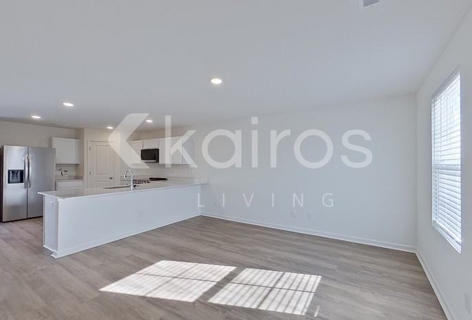 7020 Moss Creek Way - Photo 4 of 24