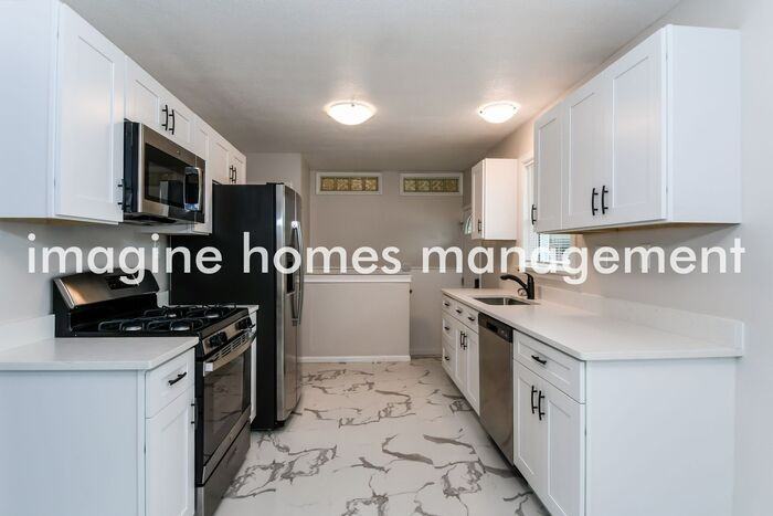 10725 Lavinia Dr - Photo 5 of 11