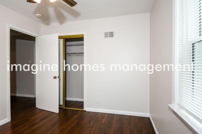 10725 Lavinia Dr - Photo 6 of 11