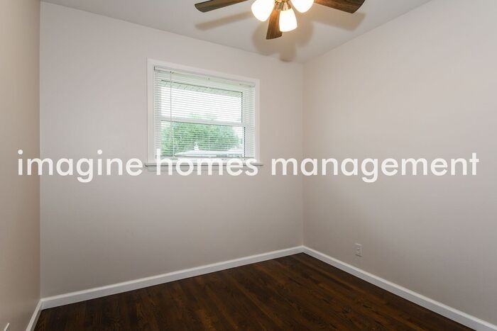 10725 Lavinia Dr - Photo 7 of 11