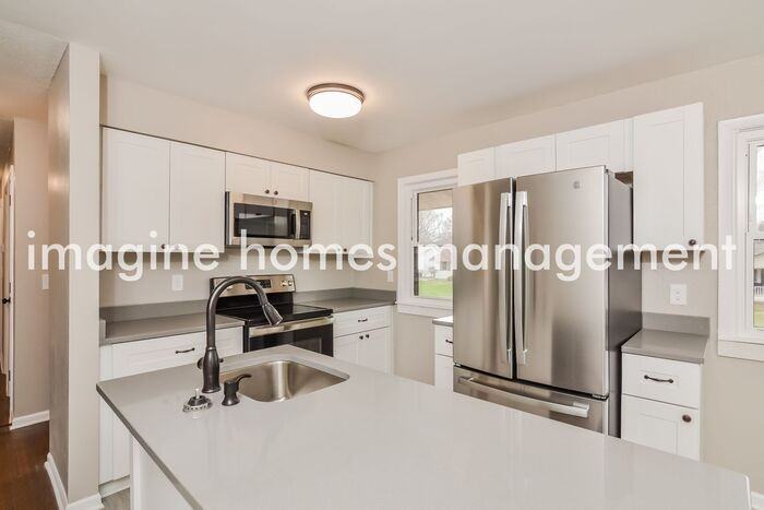 164 Spruce Dr - Photo 4 of 16