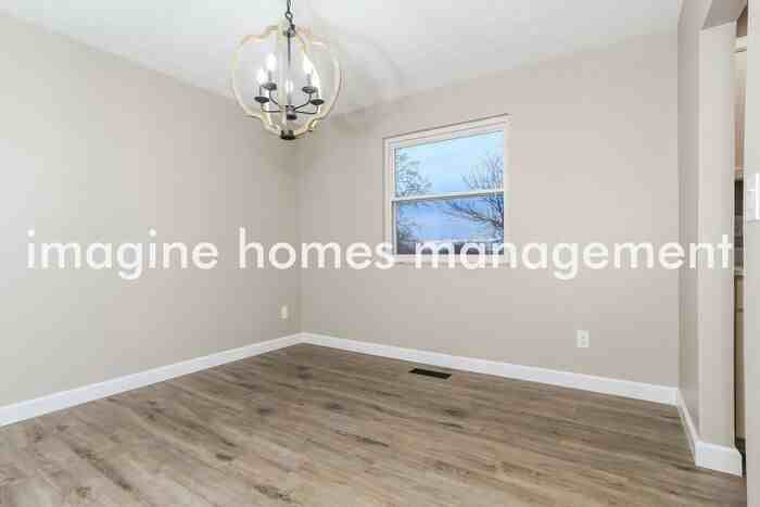 5554 Pine Needle Ct - Photo 7 of 19