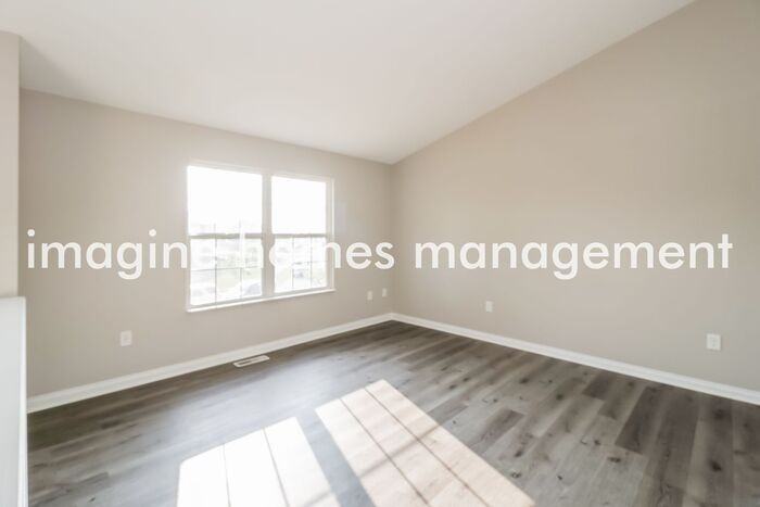 631 Astoria Ct - Photo 5 of 19