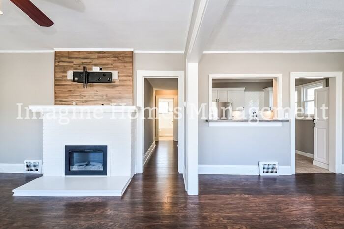 17437 Woodford Ave #2 - Photo 5 of 14