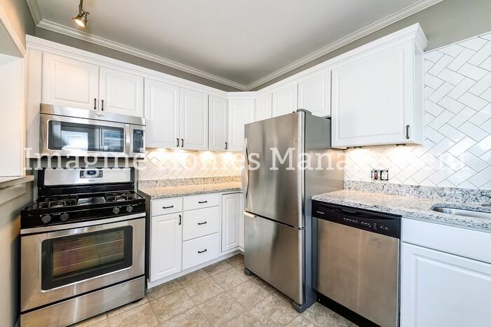 17437 Woodford Ave #2 - Photo 7 of 14