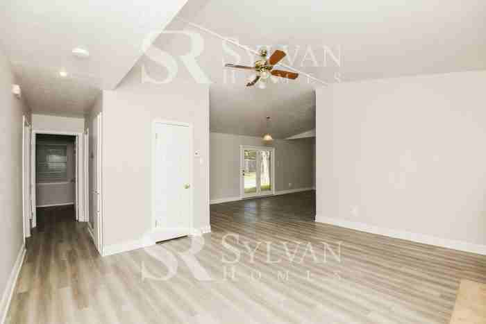 3217 Ridgedale St - Photo 5 of 16