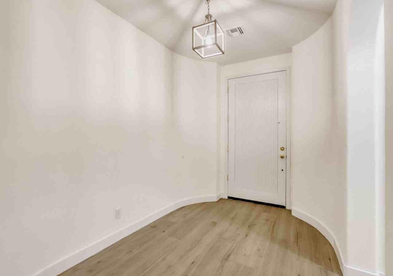 800 W Howe St #NA - Photo 3 of 28