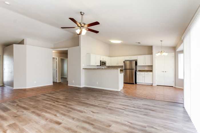 2816 W Pecan Rd - Photo 4 of 16