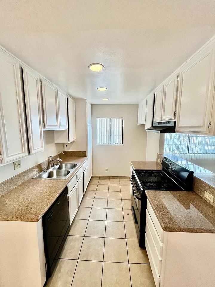 625 E Palm Ave #204 - Photo 3 of 16