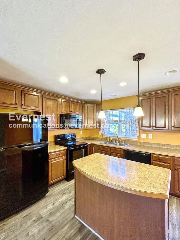 18337 Democracy Ave - Photo 2 of 29