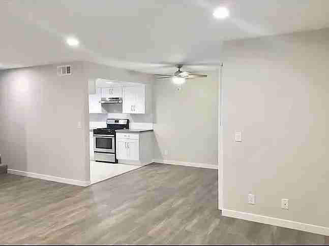 1145 Linden Ave #5 - Photo 4 of 11