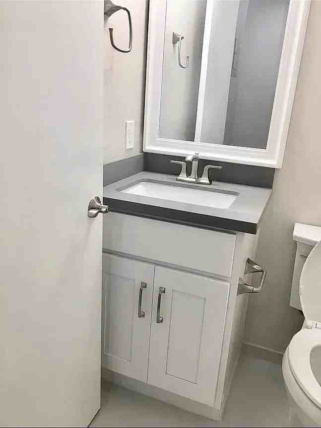 1145 Linden Ave #5 - Photo 7 of 11