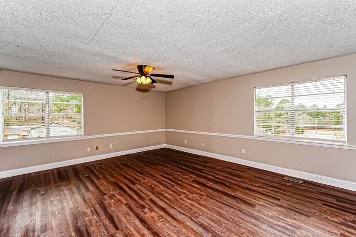 2604 Hickory Ln - Photo 4 of 13