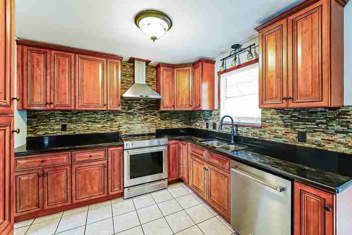 2604 Hickory Ln - Photo 6 of 13