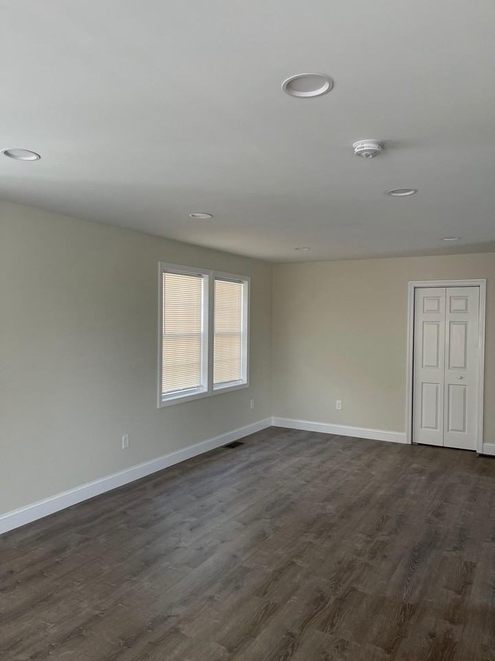 23 Newark St #2 - Photo 4 of 9