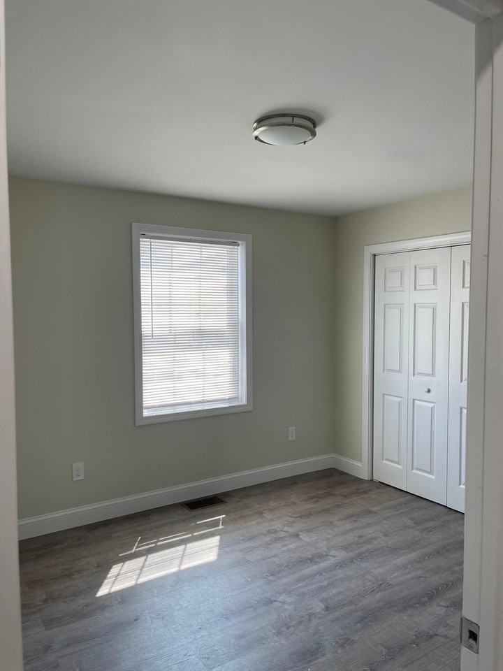 23 Newark St #2 - Photo 7 of 9