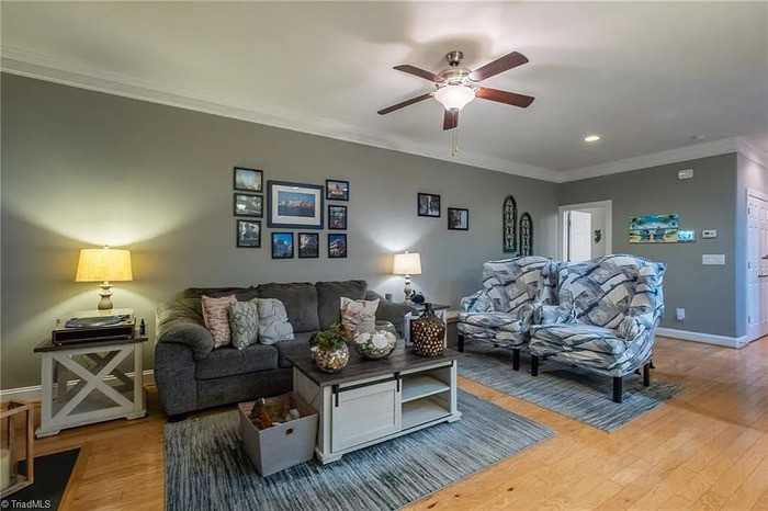 2857 Willoughby Ct - Photo 6 of 29