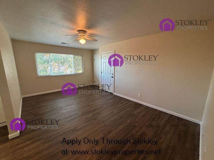 305 E St - Photo 2 of 8