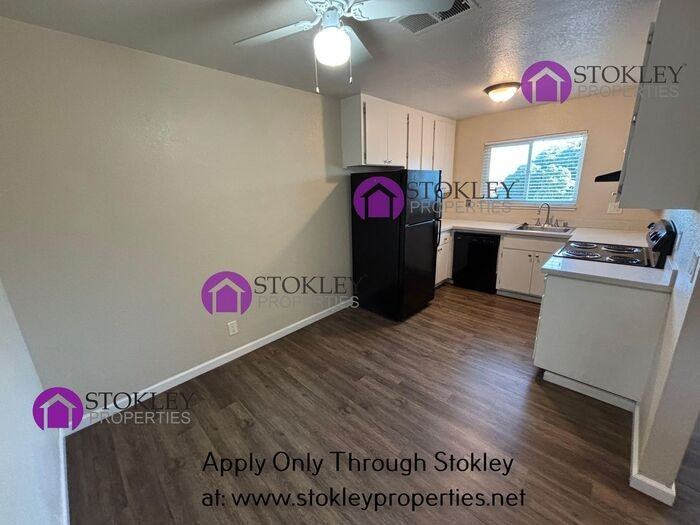 305 E St - Photo 3 of 8