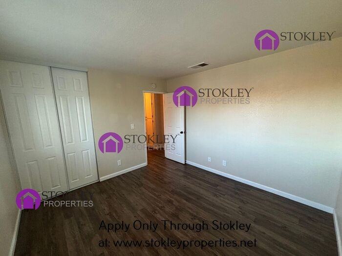 305 E St - Photo 5 of 8