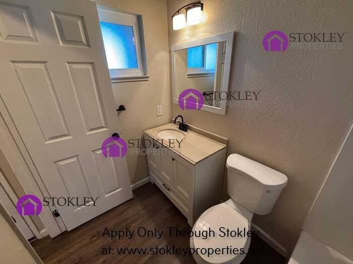 305 E St - Photo 7 of 8