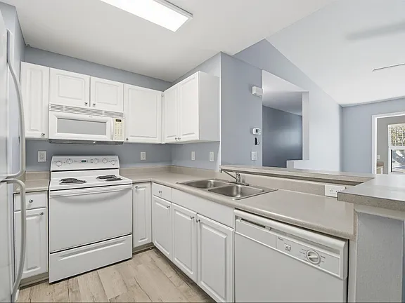 29205 Harbour Vista Cir #29205 - Photo 2 of 18