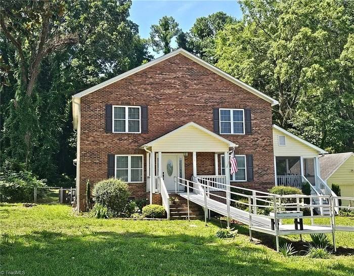 711 E Sunrise Ave - Photo 2 of 35