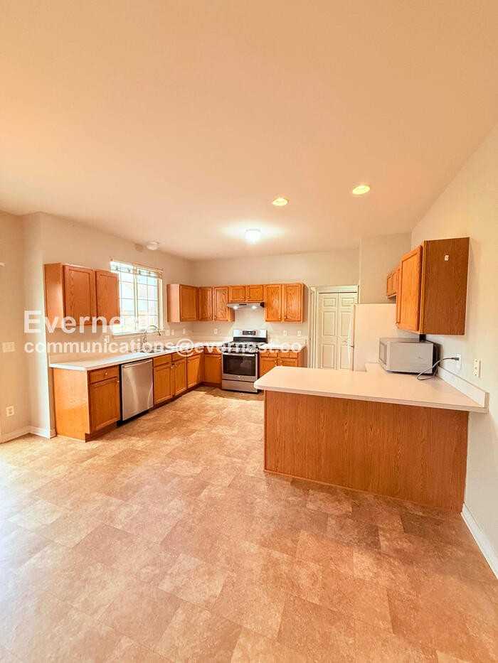 1660 Brookdale Dr - Photo 2 of 42