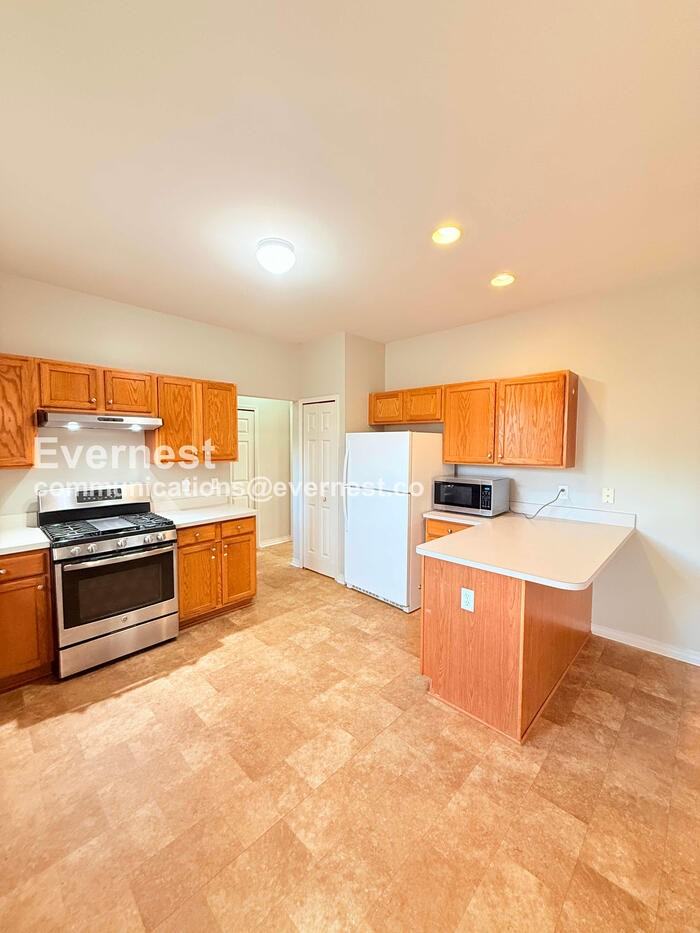 1660 Brookdale Dr - Photo 3 of 42