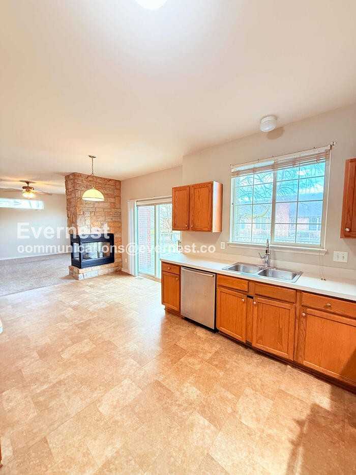 1660 Brookdale Dr - Photo 4 of 42