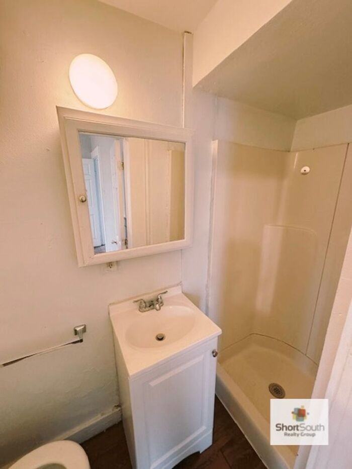 914 Eureka St #4 - Photo 3 of 5