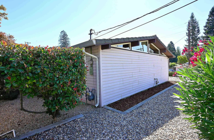 4602 Emily Ct - Photo 5 of 31