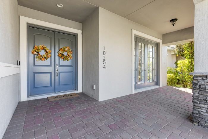 10254 Beechwood Ln - Photo 5 of 50