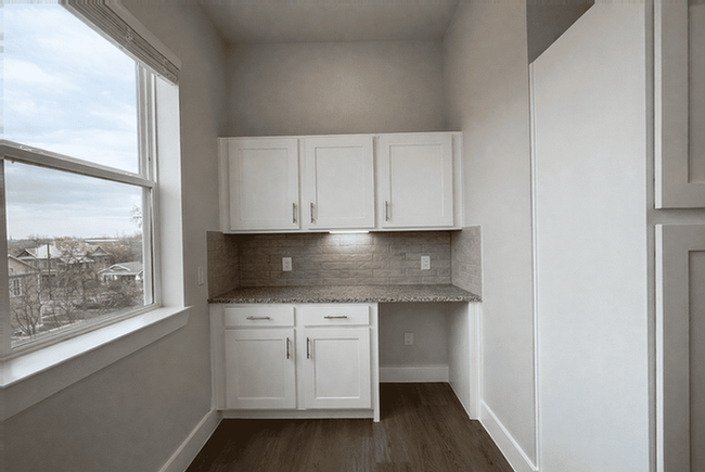 1713 N Pine St #2301 - Photo 3 of 18