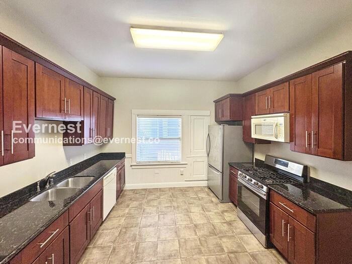 714 60th St - Photo 3 of 20