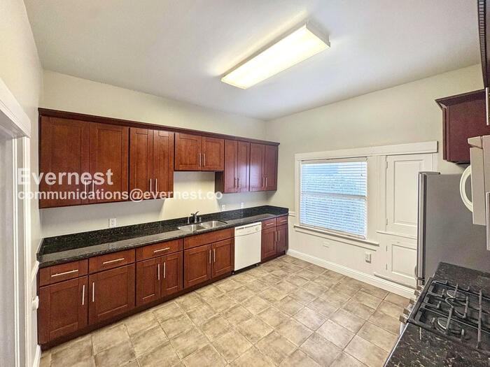 714 60th St - Photo 4 of 20