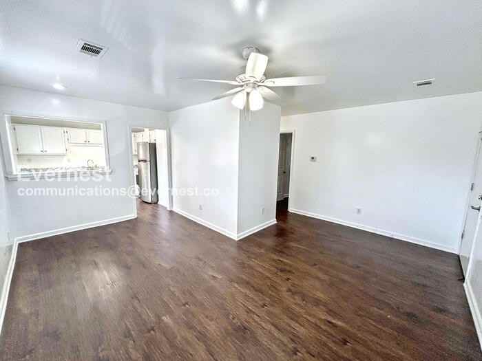 393 Annie St - Photo 3 of 15