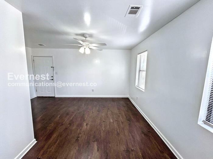 393 Annie St - Photo 4 of 15