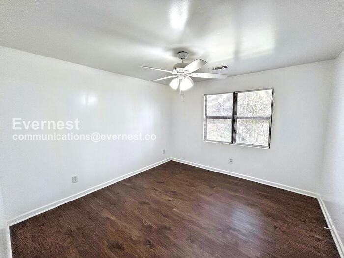 393 Annie St - Photo 6 of 15