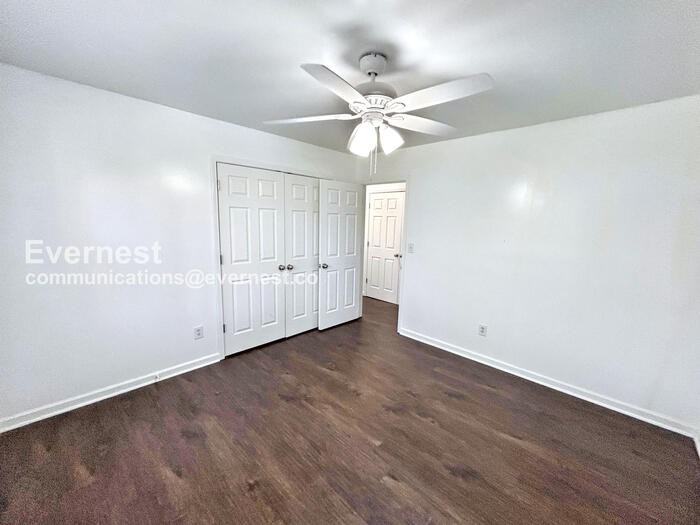 393 Annie St - Photo 7 of 15