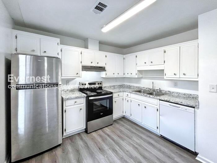 437 Annie St - Photo 2 of 17